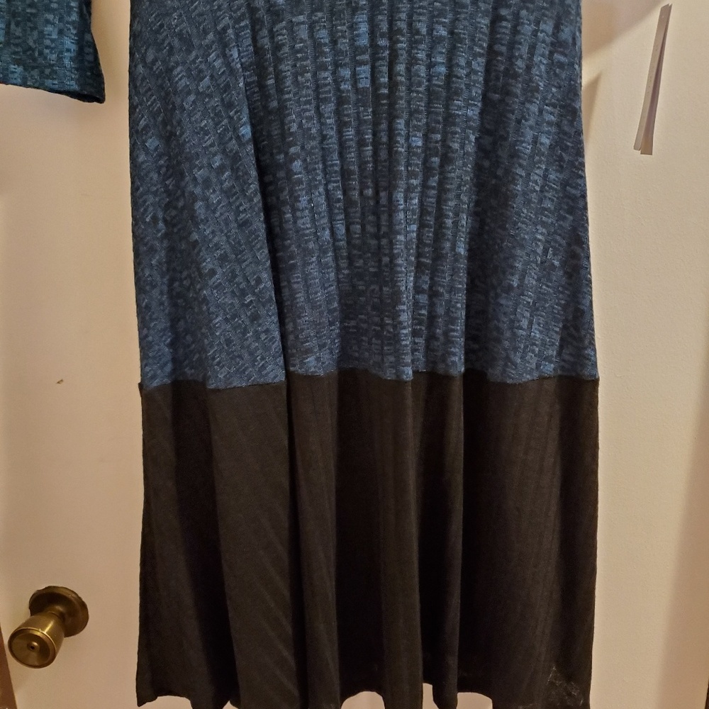 Dress - Picture 3 of 4